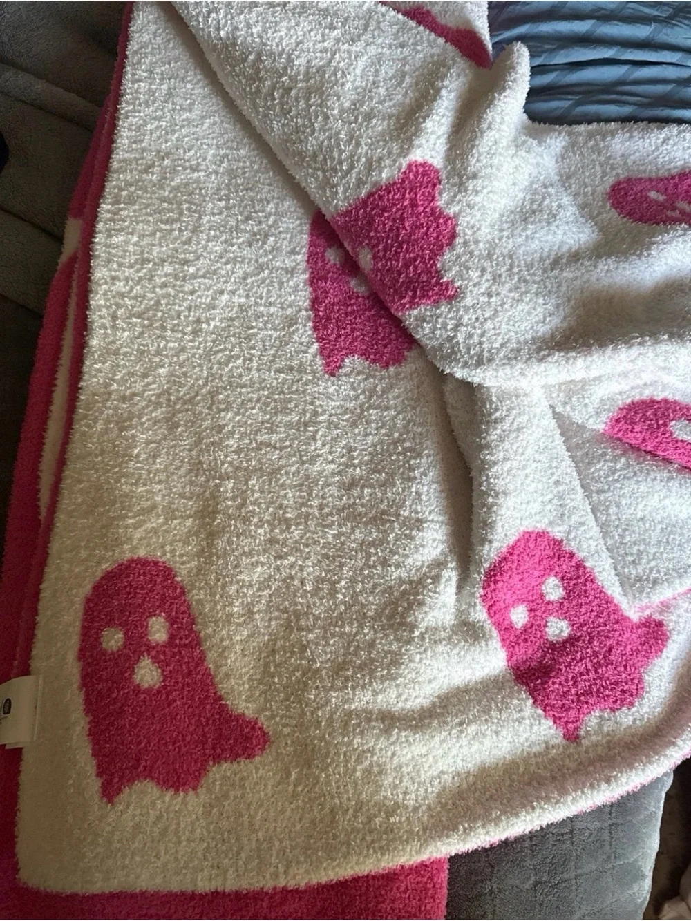 Pink Ghost throw blanket 50x70
